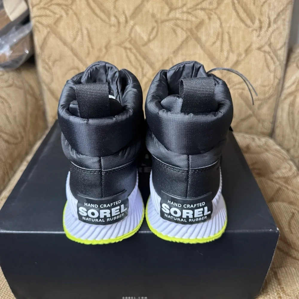 SOREL Out N About III PUFFY‎ Zipper Sneaker Boots Black/White Size 7.5, EU 38.5